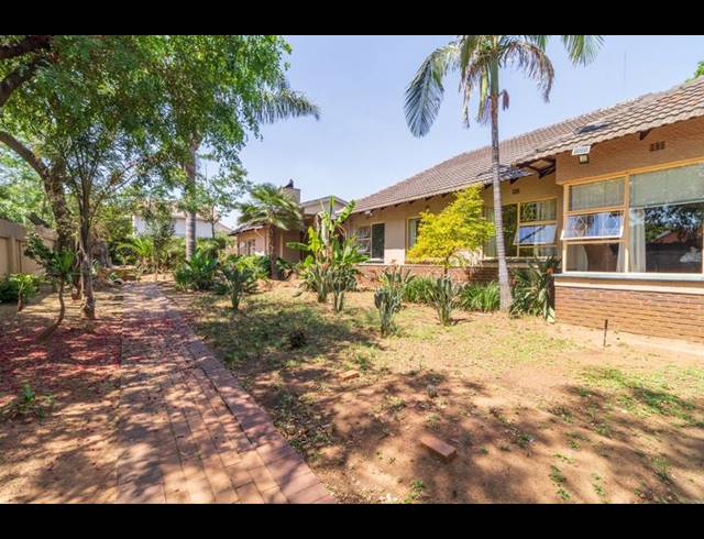 6 BEDROOM HOUSE FOR SALE IN BRACKENHURST